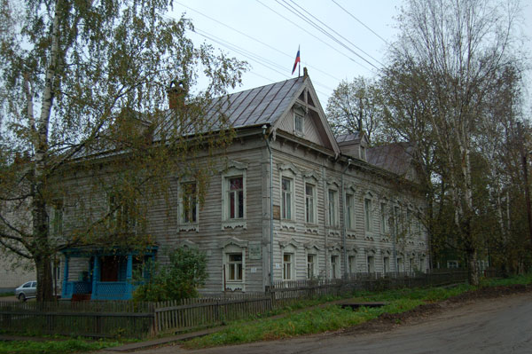 Резные памятники Лальск Лампадка из габбро-диабаза Макарьев